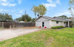 948 Oak Avenue, Rockport, TX 78382