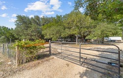 1602 Broad Oak Dr, Bandera, TX 78003