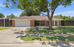 1211 Meadowview Drive, Euless, TX 76039