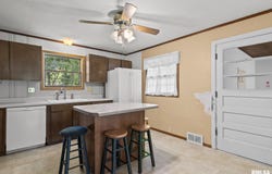 21 W Hazel Dell Lane, Springfield, IL 62712