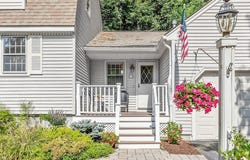 9 Autumn Ln, Chelmsford, MA 01824