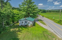 19 Quincy Road, Plymouth, NH 03264