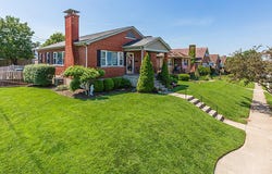 216 Bonnie Leslie Avenue, Bellevue, KY 41073
