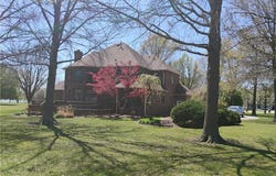 724 VILLAGE Drive, Girard, KS 66743