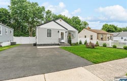 316 Boulevard S, Saddle Brook, NJ 07663