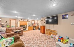 1013 N Blue Mound Ave, Luverne, MN 56156
