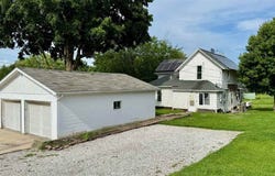 839 S Marion Ave, IA 52353