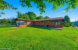 924 E Madison Ave, Athens, TN 37303