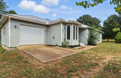 100 Pennycuick Drive, Mountain View, MO 65548