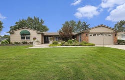 25847 Castlereigh Drive, Farmington Hills, MI 48336