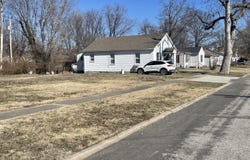 1221 E JACKSON Street, Mexico, MO 65265