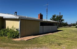 21281 E 987 Road, Foss, OK 73647