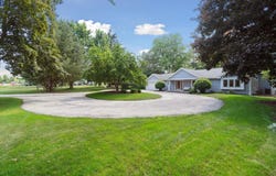4685 Pilgrim Rd, Brookfield, WI 53005
