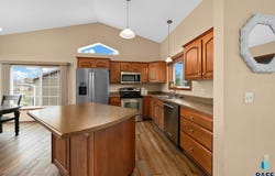 1009 Honeysuckle Dr, Harrisburg, SD 57032