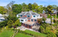 22 Shorecliff Place, Great Neck, NY 11023