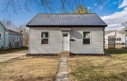 59 Walnut St, Tipton, IA 52772