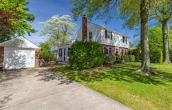 15 Ilsley Place, Malverne, NY 11565