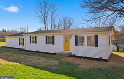 39 NIGHTINGALE Lane, SHEPHERDSTOWN, WV 25443