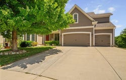 21502 W 98th Terrace, Lenexa, KS 66220