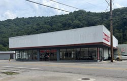 912 South Lake Drive, Prestonsburg, KY 41653