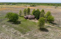 384045 E 1040 Road, Okemah, OK 74859