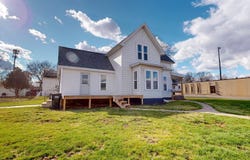 413 W CEDAR ST, Cherokee, IA 51012