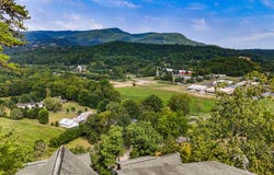 2301 Hollow Branch Way, Sevierville, TN 37862