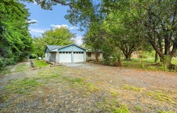 945 Batchler Road, Red Oak, TX 75154
