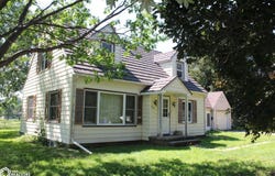 860 Division Street, Garner, IA 50438
