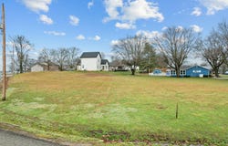 8 Lakeshore Drive W, Hebron, OH 43025