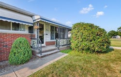 651 E Meadowlawn Boulevard, Seven Hills, OH 44131