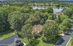 307 Okmulgee Circle, Loudon, TN 37774