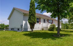 911 Lake Avenue E, Ladysmith, WI 54848