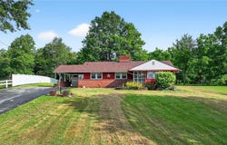 172 Oakville Rd, Chippewa Twp, PA 15010