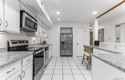 15017 Baxter Village, Chesterfield, MO 63017