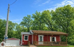 1410 E Ridge Drive, Brooklyn, IA 52211