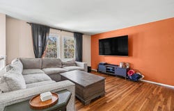 1355 Devonshire Lane, Hoffman Estates, IL 60169