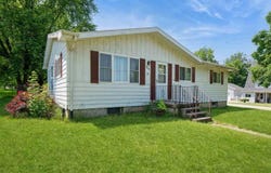 304 S 3rd Street, Coggon, IA 52218