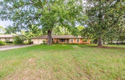 209 E Parker Rd, Nacogdoches, TX 75965
