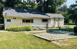 609 E Van Deinse Street, Greenville, MI 48838