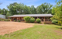 133 Castlewood Dr, Greensboro, AL 36744