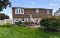 6 Ridgeview Road, Jamesburg, NJ 08831