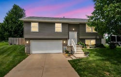 513 N Nemora Ave, Oxford, IA 52322
