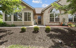 106 Stonegate Drive, Pataskala, OH 43062