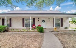 124 Frederick Rd, Fredericksburg, TX 78624