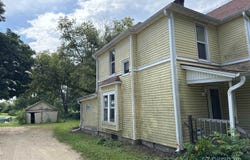 593 N Henderson, FREEPORT, IL 61032