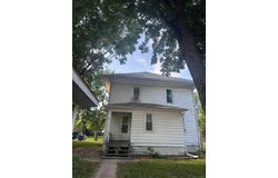 215 Leland Avenue, Waterloo, IA 50701
