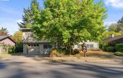 12055 SW BRUCE Ln, Beaverton, OR 97008