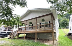 690 Brownell Ave, Middleport, OH 45760