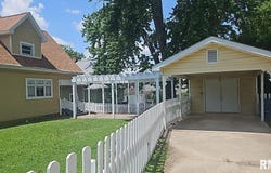 202 E 8TH Street, Mt Carmel, IL 62863